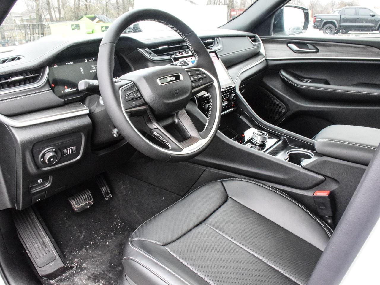 2025 Jeep Grand Cherokee L Limited 4x4 Photo