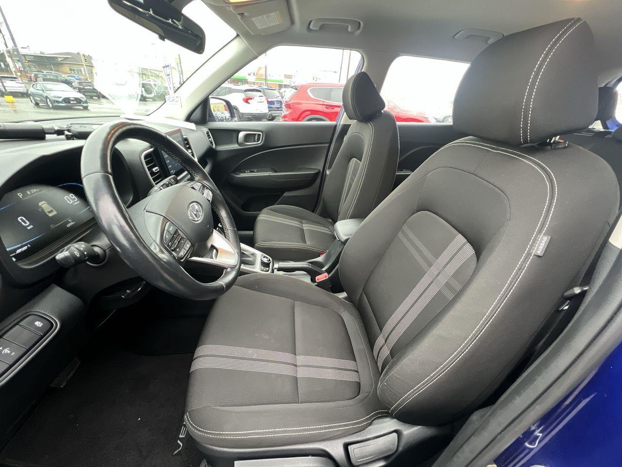 2023 Hyundai Venue Preferred HEATED FRONT SEATS, BACK UP CAMERA, CRUISE CONTROL!! Photo