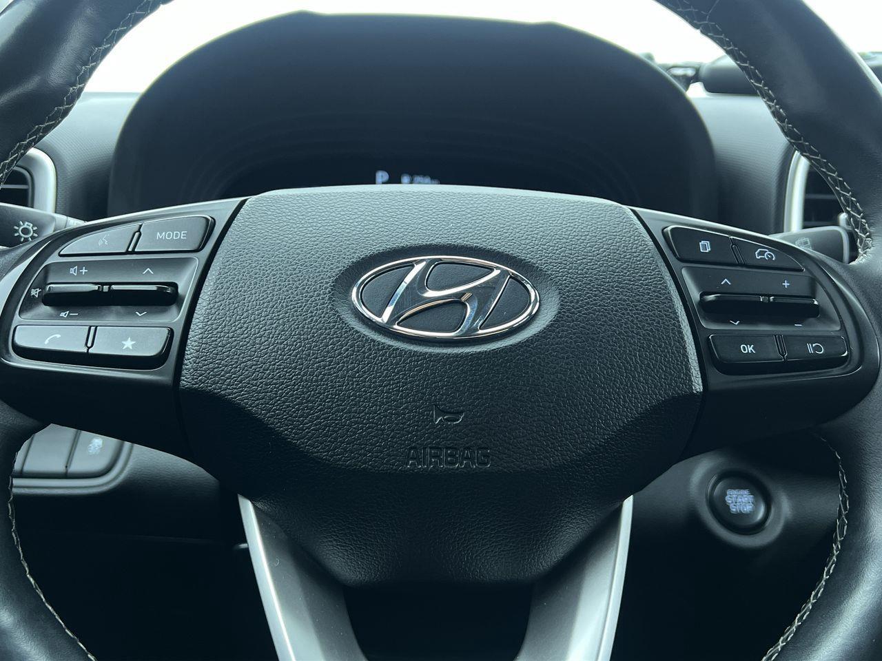 2023 Hyundai Venue Preferred HEATED FRONT SEATS, BACK UP CAMERA, CRUISE CONTROL!! Photo