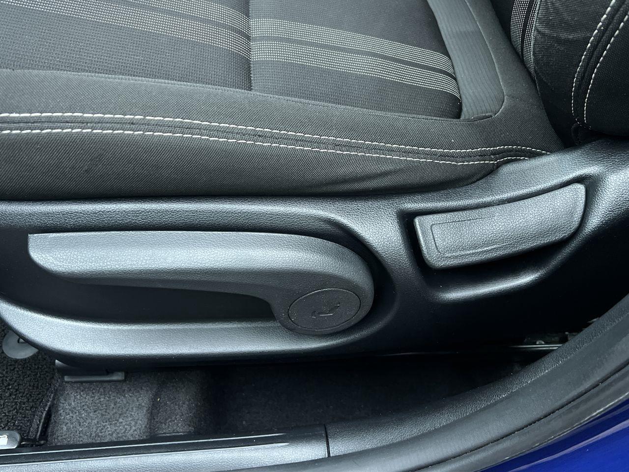 2023 Hyundai Venue Preferred HEATED FRONT SEATS, BACK UP CAMERA, CRUISE CONTROL!! Photo