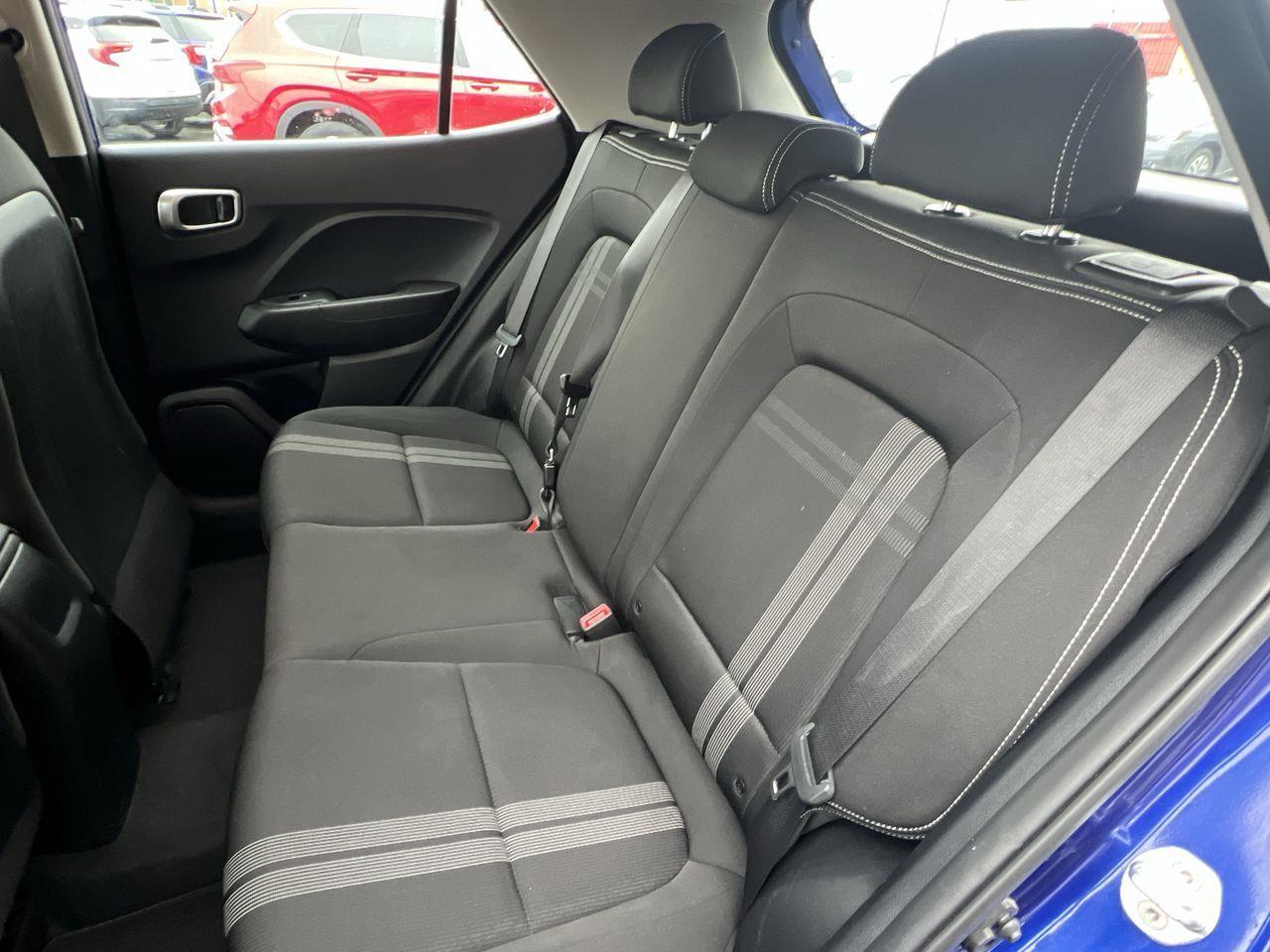 2023 Hyundai Venue Preferred HEATED FRONT SEATS, BACK UP CAMERA, CRUISE CONTROL!! Photo