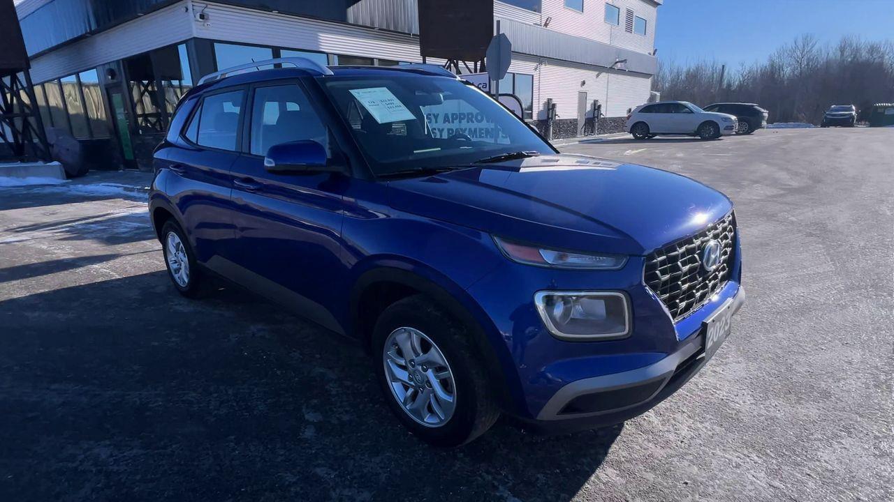 2023 Hyundai Venue Preferred HEATED FRONT SEATS, BACK UP CAMERA, CRUISE CONTROL!! Photo