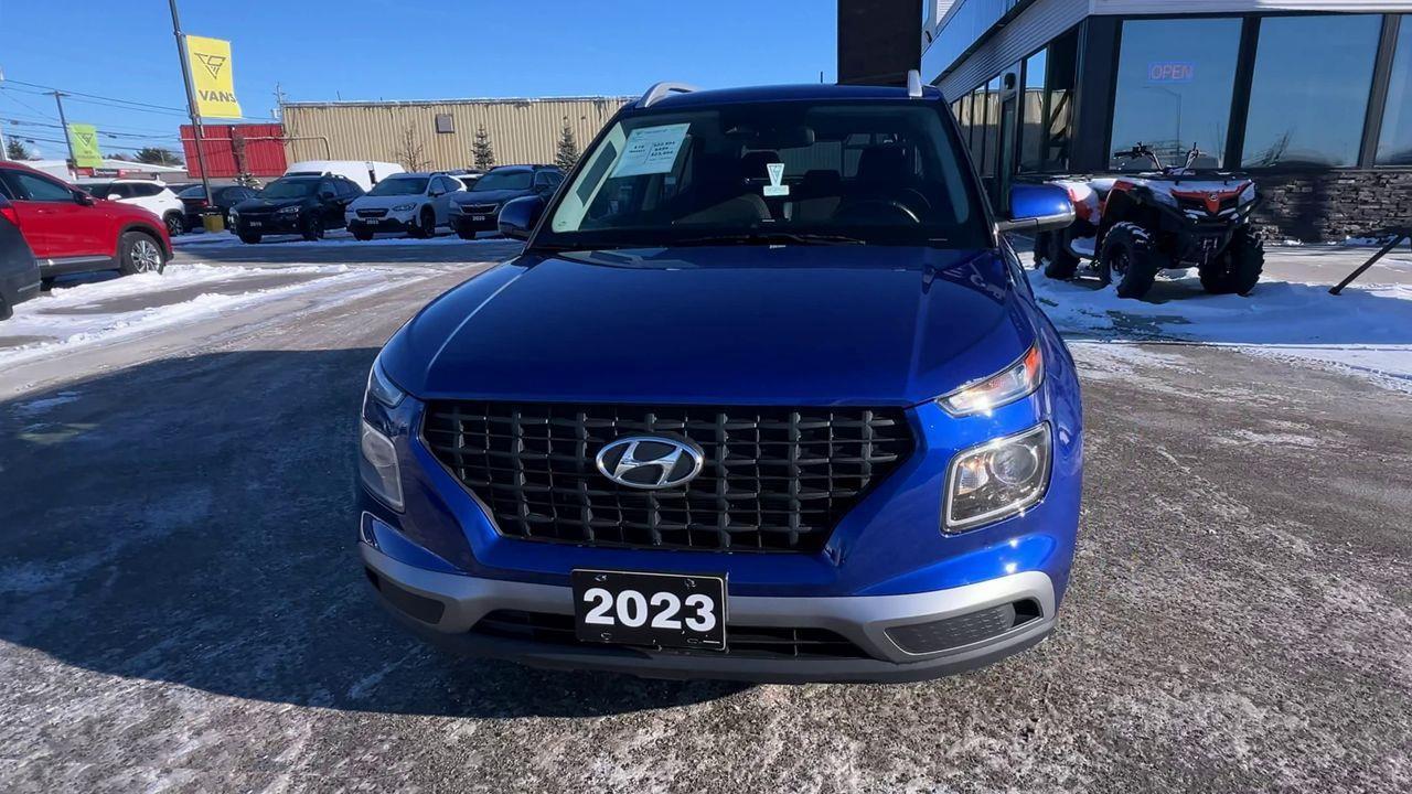 2023 Hyundai Venue Preferred HEATED FRONT SEATS, BACK UP CAMERA, CRUISE CONTROL!! Photo