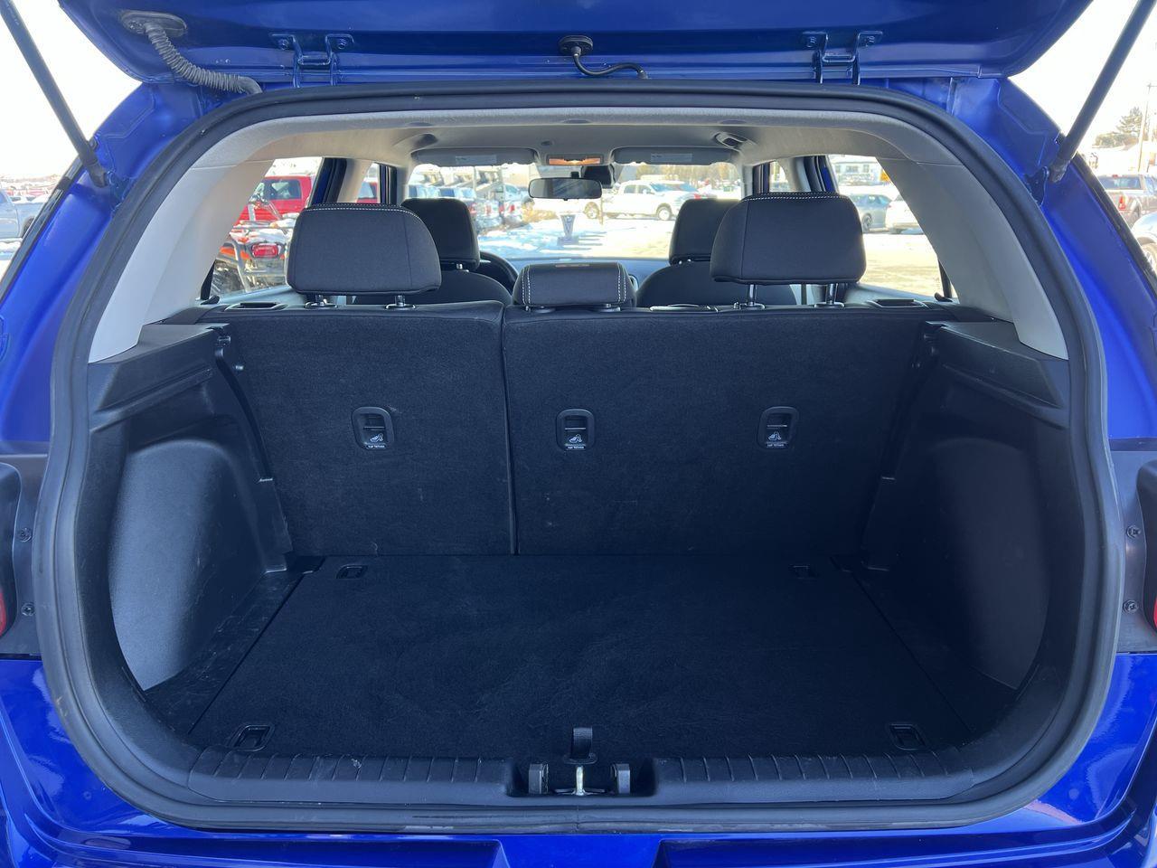 2023 Hyundai Venue Preferred HEATED FRONT SEATS, BACK UP CAMERA, CRUISE CONTROL!! Photo