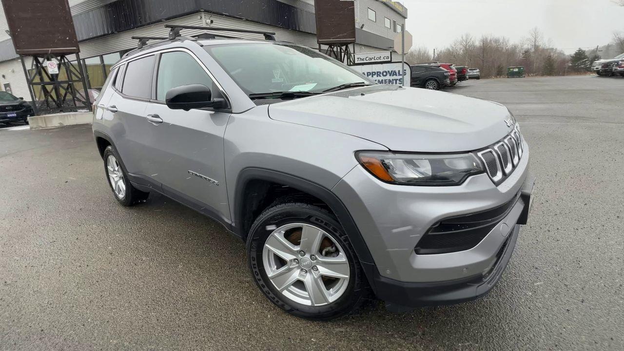 2022 Jeep Compass North 4X4, MOONROOF, HEATED FRONT SEATS, SIRIUS XM, NAV, POWER LIFTGATE, REMOTE START!! Photo