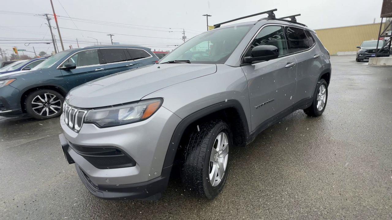 2022 Jeep Compass North 4X4, MOONROOF, HEATED FRONT SEATS, SIRIUS XM, NAV, POWER LIFTGATE, REMOTE START!! Photo3