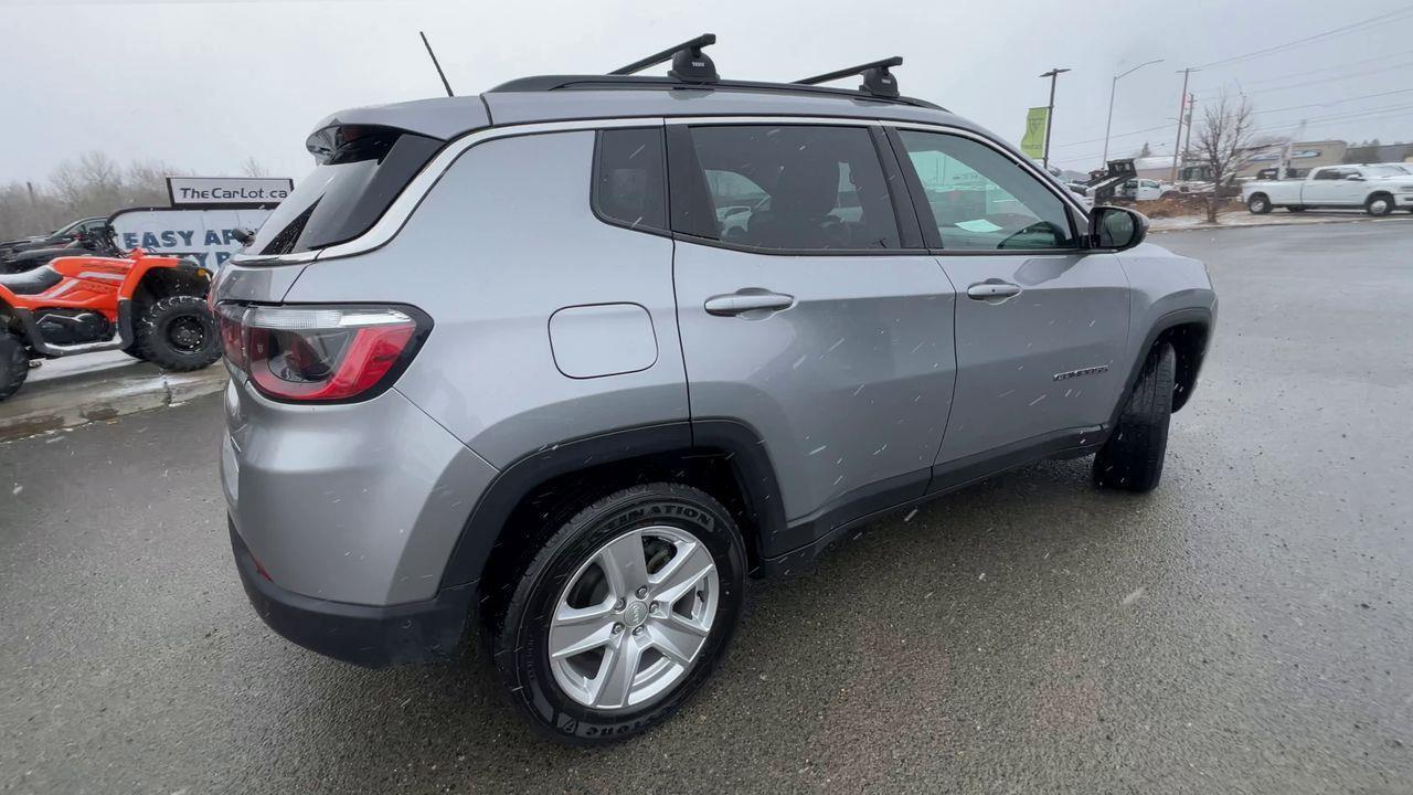 2022 Jeep Compass North 4X4, MOONROOF, HEATED FRONT SEATS, SIRIUS XM, NAV, POWER LIFTGATE, REMOTE START!! Photo