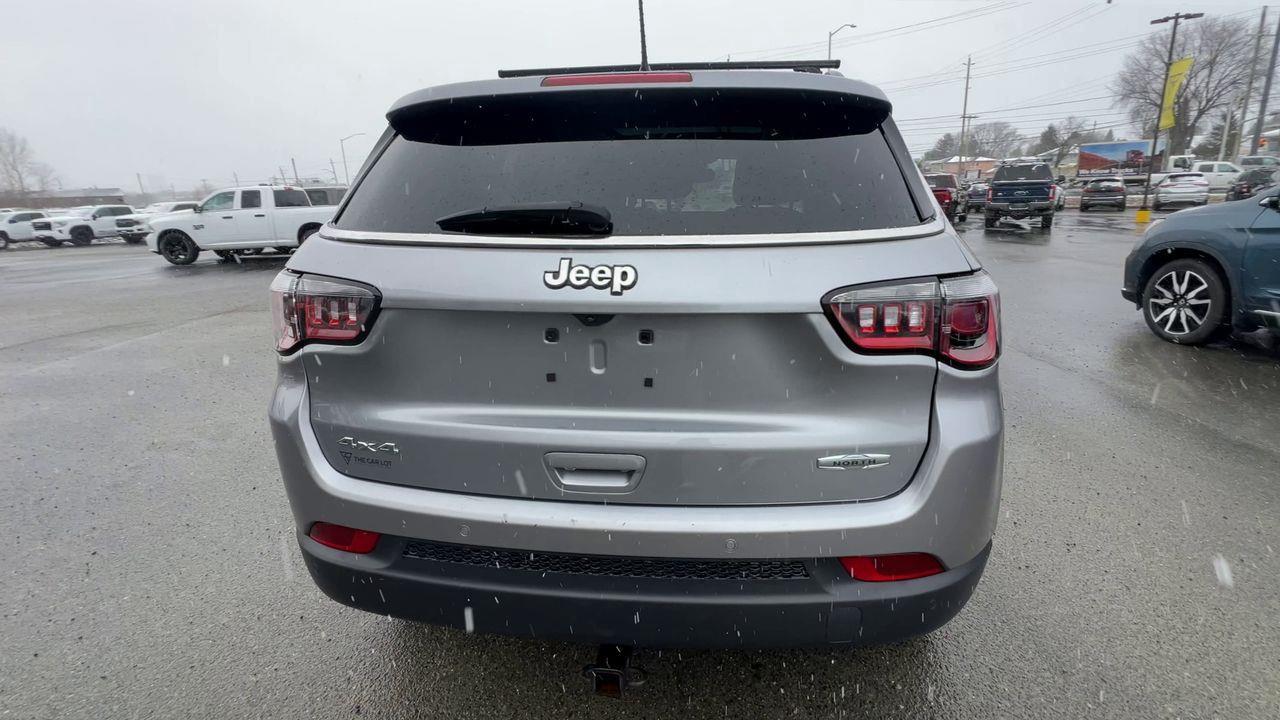 2022 Jeep Compass North 4X4, MOONROOF, HEATED FRONT SEATS, SIRIUS XM, NAV, POWER LIFTGATE, REMOTE START!! Photo