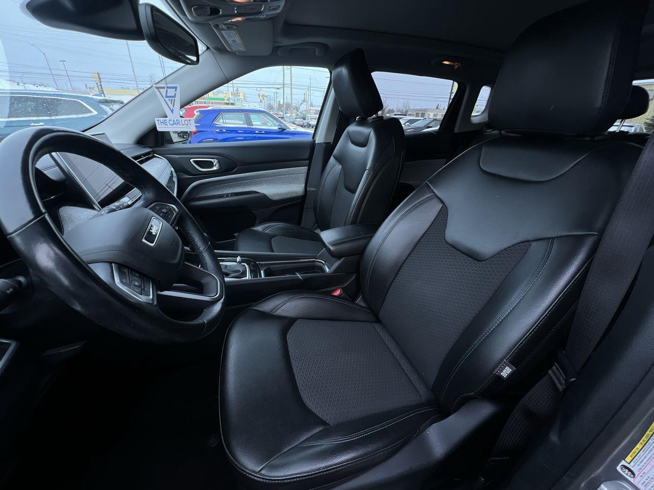 2022 Jeep Compass North 4X4, MOONROOF, HEATED FRONT SEATS, SIRIUS XM, NAV, POWER LIFTGATE, REMOTE START!! Photo