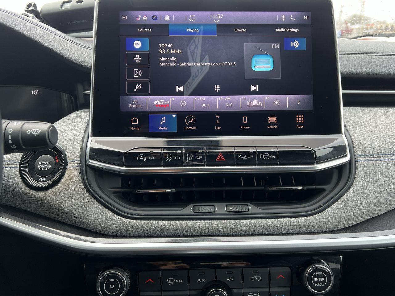 2022 Jeep Compass North 4X4, MOONROOF, HEATED FRONT SEATS, SIRIUS XM, NAV, POWER LIFTGATE, REMOTE START!! Photo