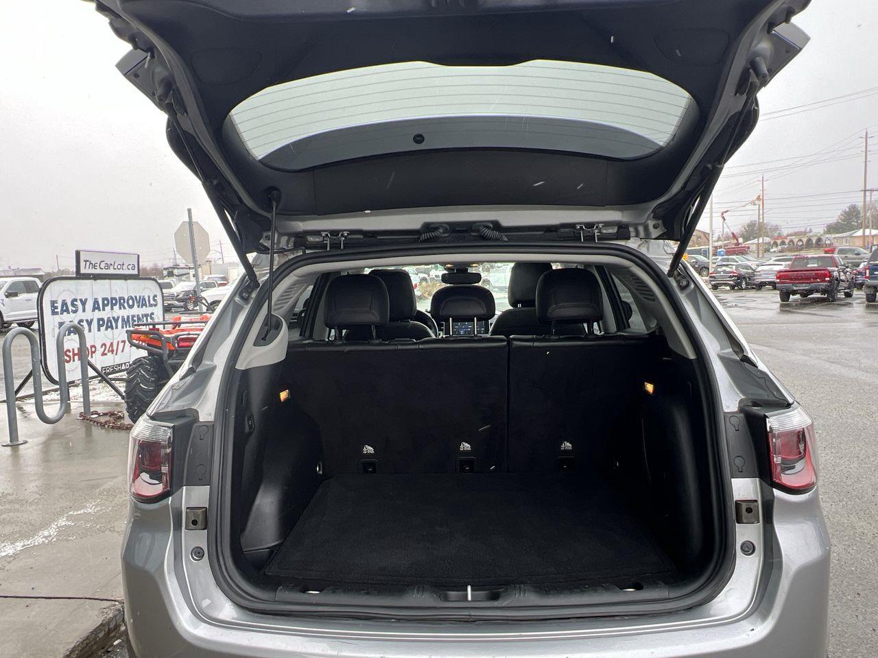 2022 Jeep Compass North 4X4, MOONROOF, HEATED FRONT SEATS, SIRIUS XM, NAV, POWER LIFTGATE, REMOTE START!! Photo