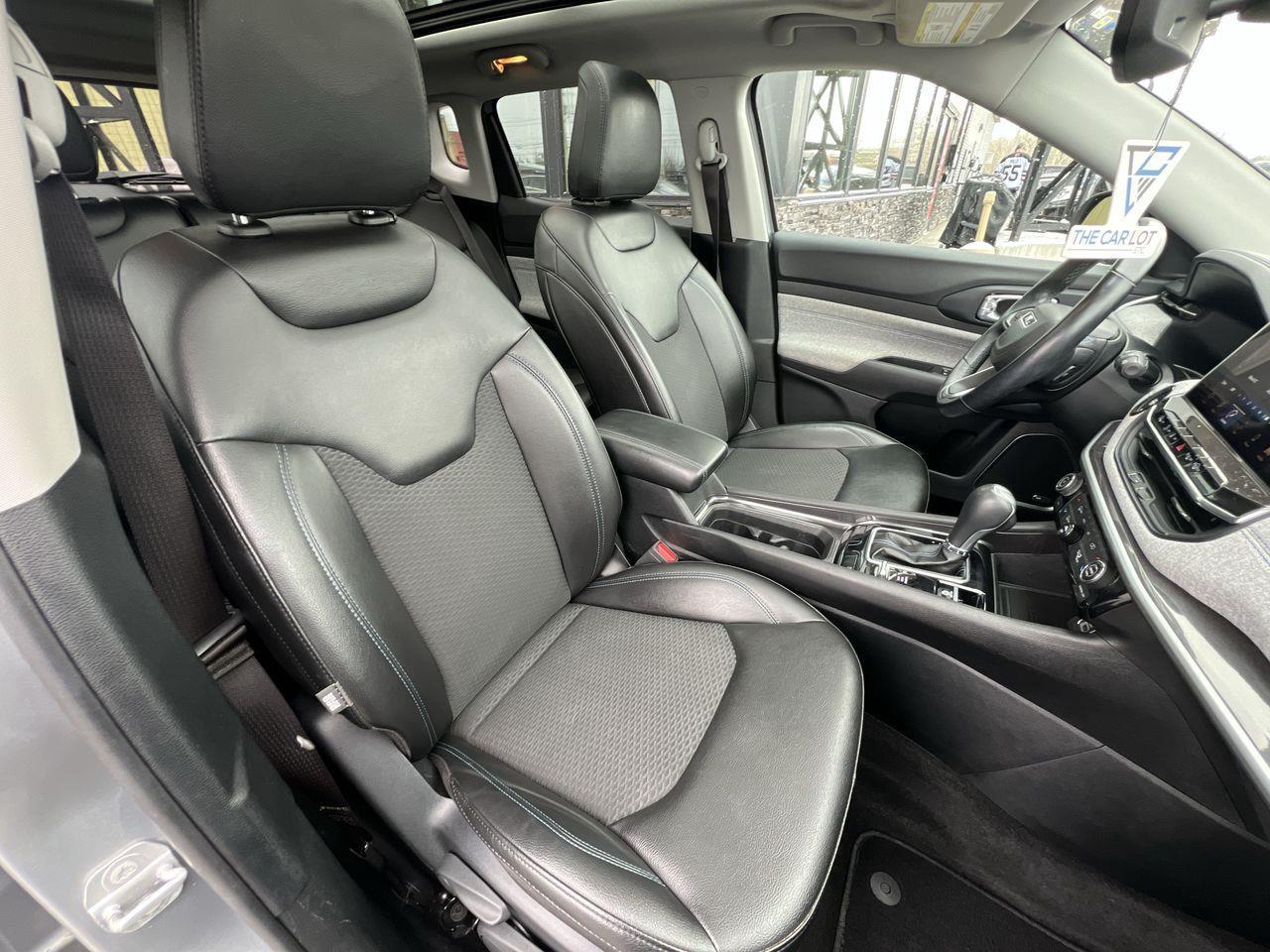 2022 Jeep Compass North 4X4, MOONROOF, HEATED FRONT SEATS, SIRIUS XM, NAV, POWER LIFTGATE, REMOTE START!! Photo