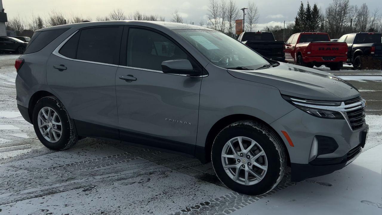 2024 Chevrolet Equinox LT HEATED FRONT SEATS, CRUISE CONTROL, SIRIUS XM, POWER LIFTGATE, BACK UP CAM, REMOTE START!! Photo