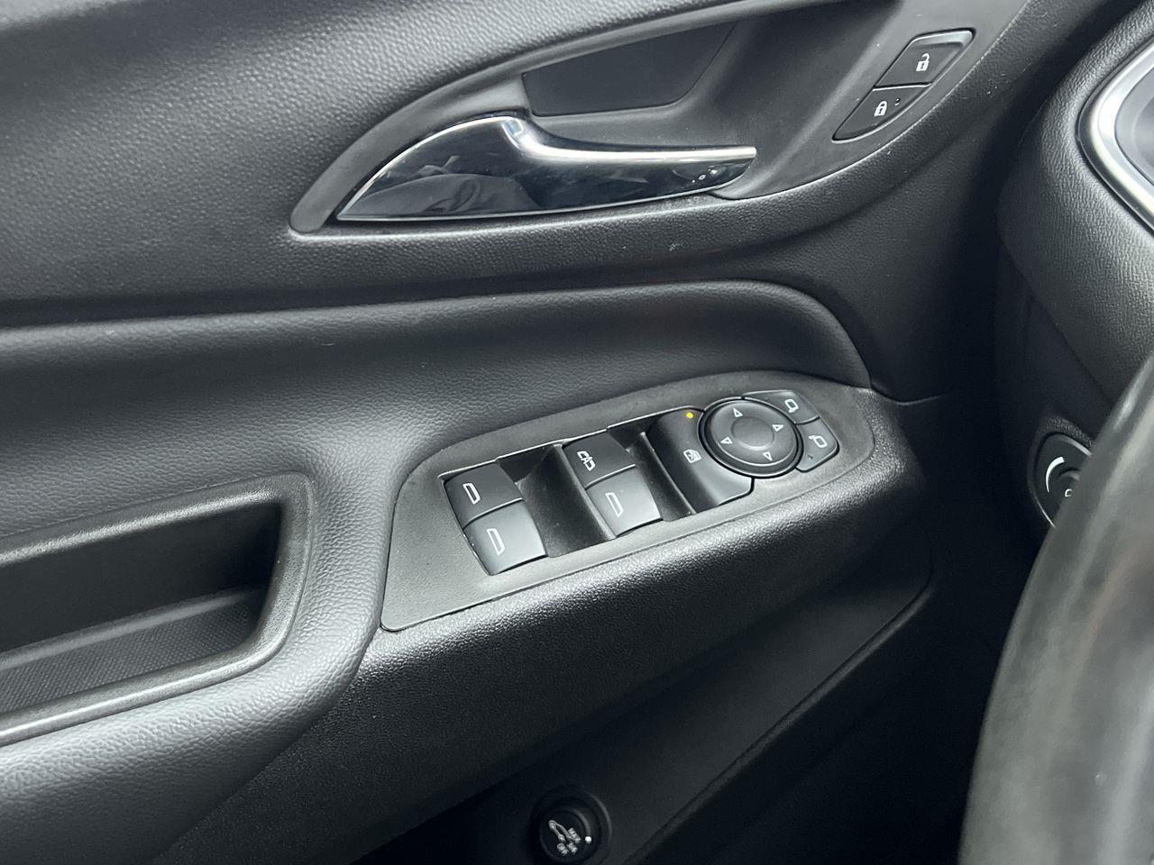 2024 Chevrolet Equinox LT HEATED FRONT SEATS, CRUISE CONTROL, SIRIUS XM, POWER LIFTGATE, BACK UP CAM, REMOTE START!! Photo