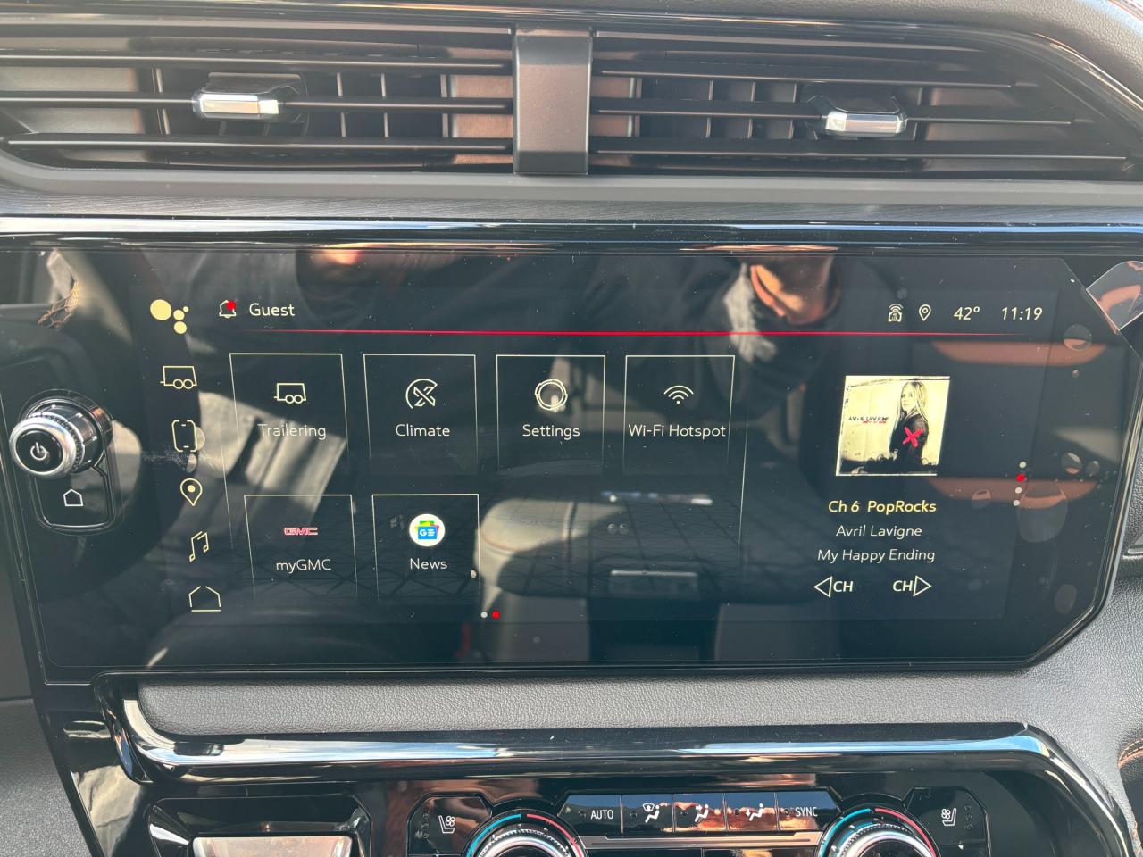 2026 GMC Sierra 2500 HD 2026 GMC Sierra 2500HD AT4 Crew Cab 4WD Photo