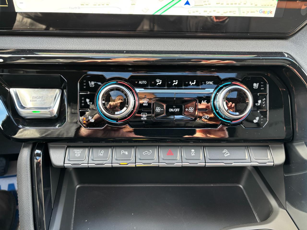 2026 GMC Sierra 2500 HD 2026 GMC Sierra 2500HD AT4 Crew Cab 4WD Photo