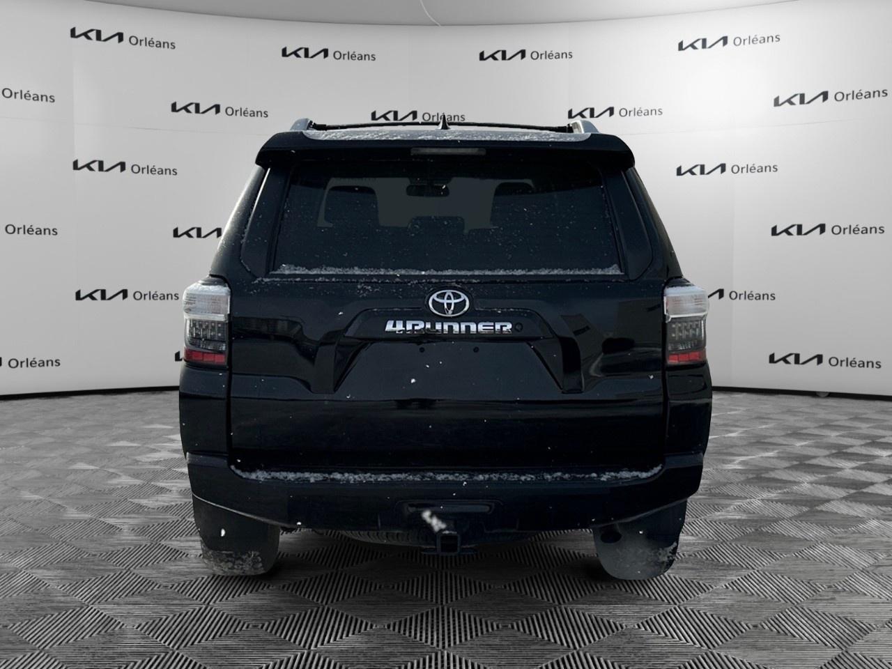 2018 Toyota 4Runner 4WD Photo4