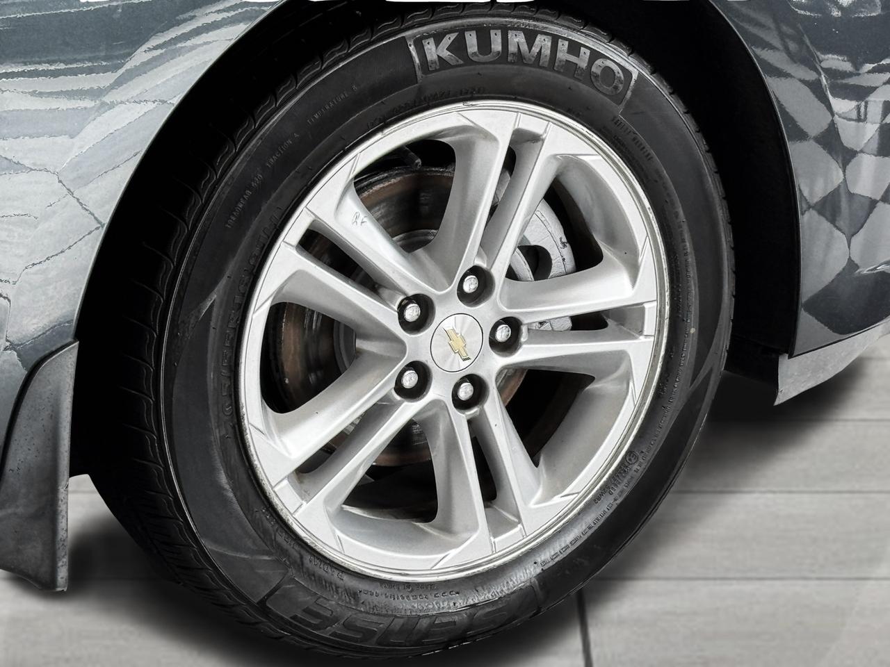 2017 Chevrolet Cruze LT+Camera+ApplePlay+CLEAN CARFAX Photo