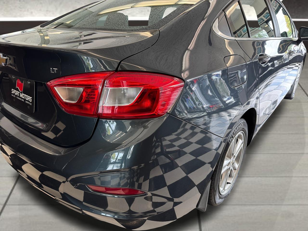 2017 Chevrolet Cruze LT+Camera+ApplePlay+CLEAN CARFAX Photo