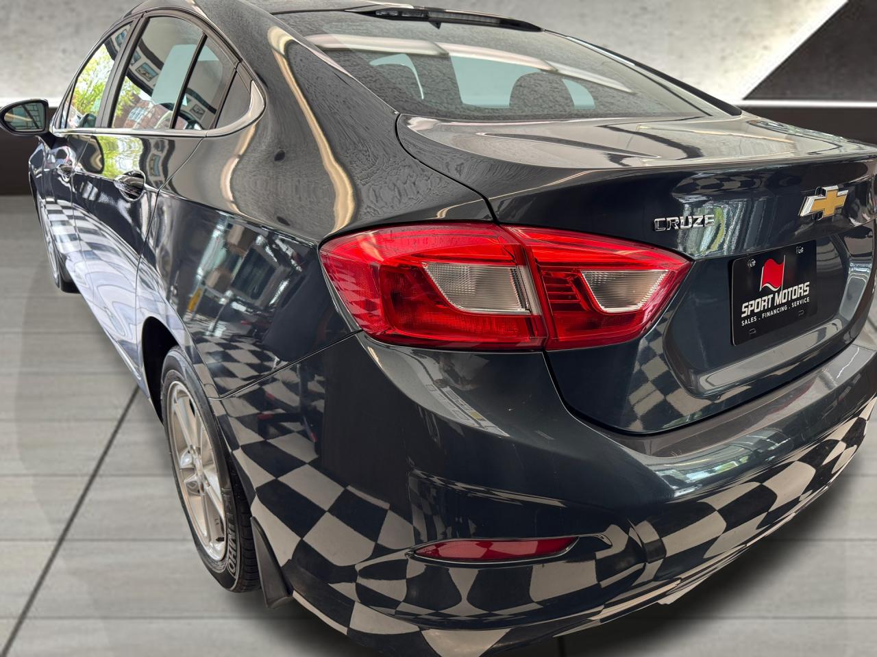 2017 Chevrolet Cruze LT+Camera+ApplePlay+CLEAN CARFAX Photo93