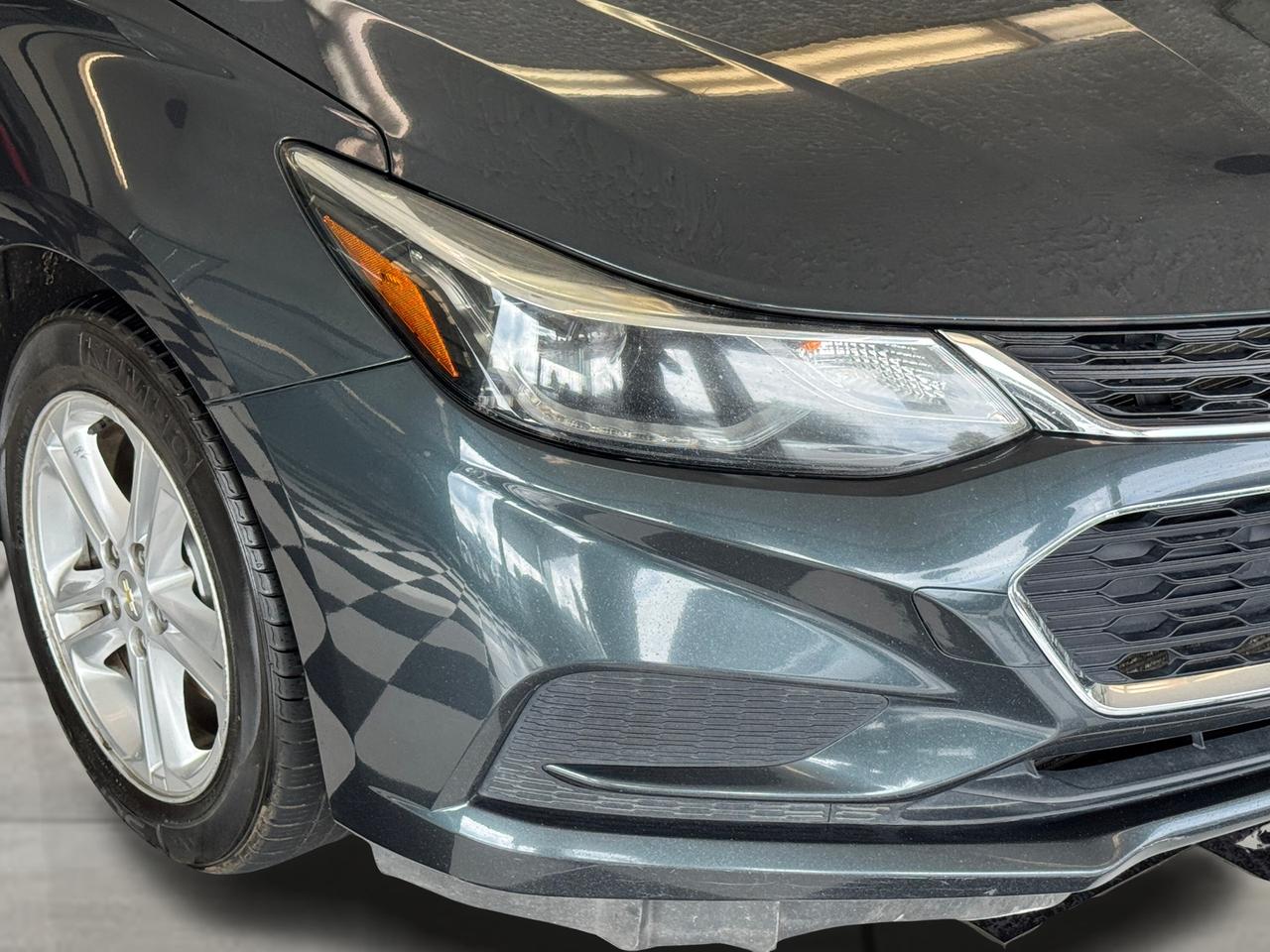 2017 Chevrolet Cruze LT+Camera+ApplePlay+CLEAN CARFAX Photo