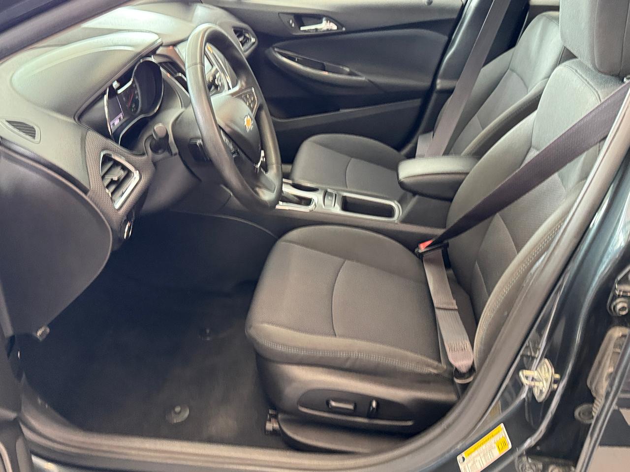 2017 Chevrolet Cruze LT+Camera+ApplePlay+CLEAN CARFAX Photo