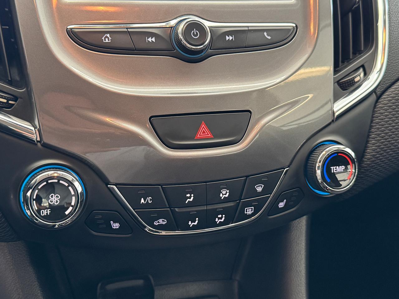 2017 Chevrolet Cruze LT+Camera+ApplePlay+CLEAN CARFAX Photo