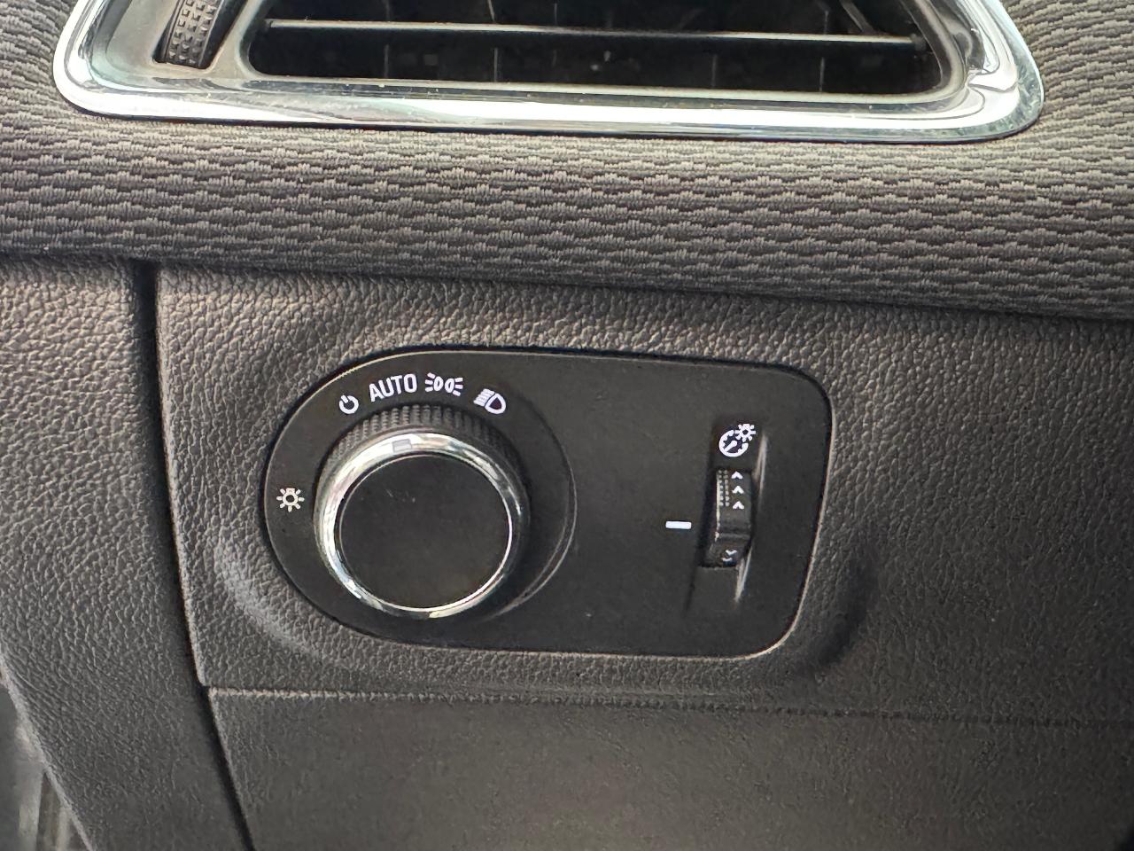 2017 Chevrolet Cruze LT+Camera+ApplePlay+CLEAN CARFAX Photo46