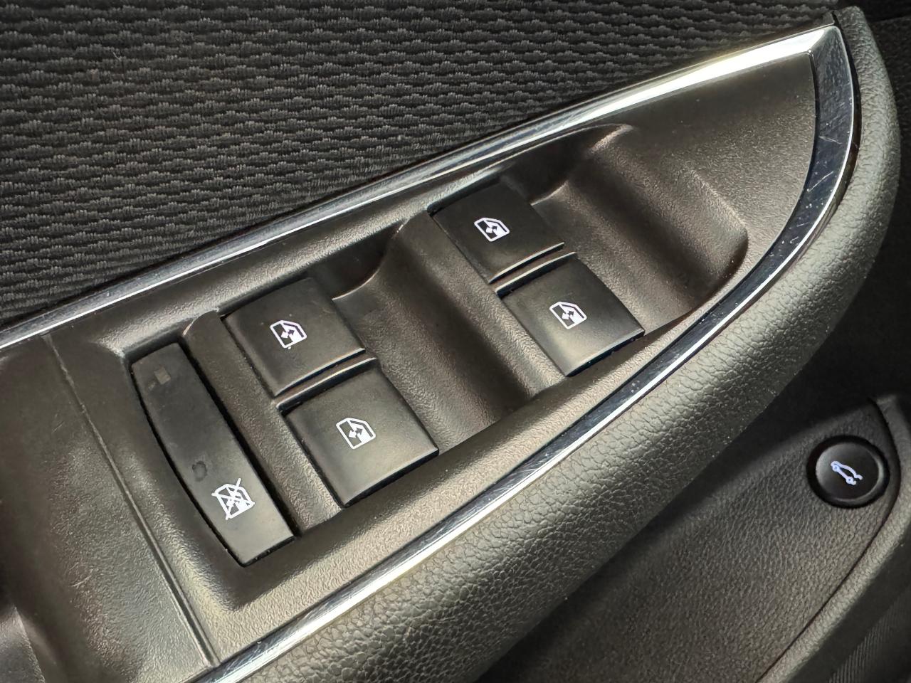 2017 Chevrolet Cruze LT+Camera+ApplePlay+CLEAN CARFAX Photo103