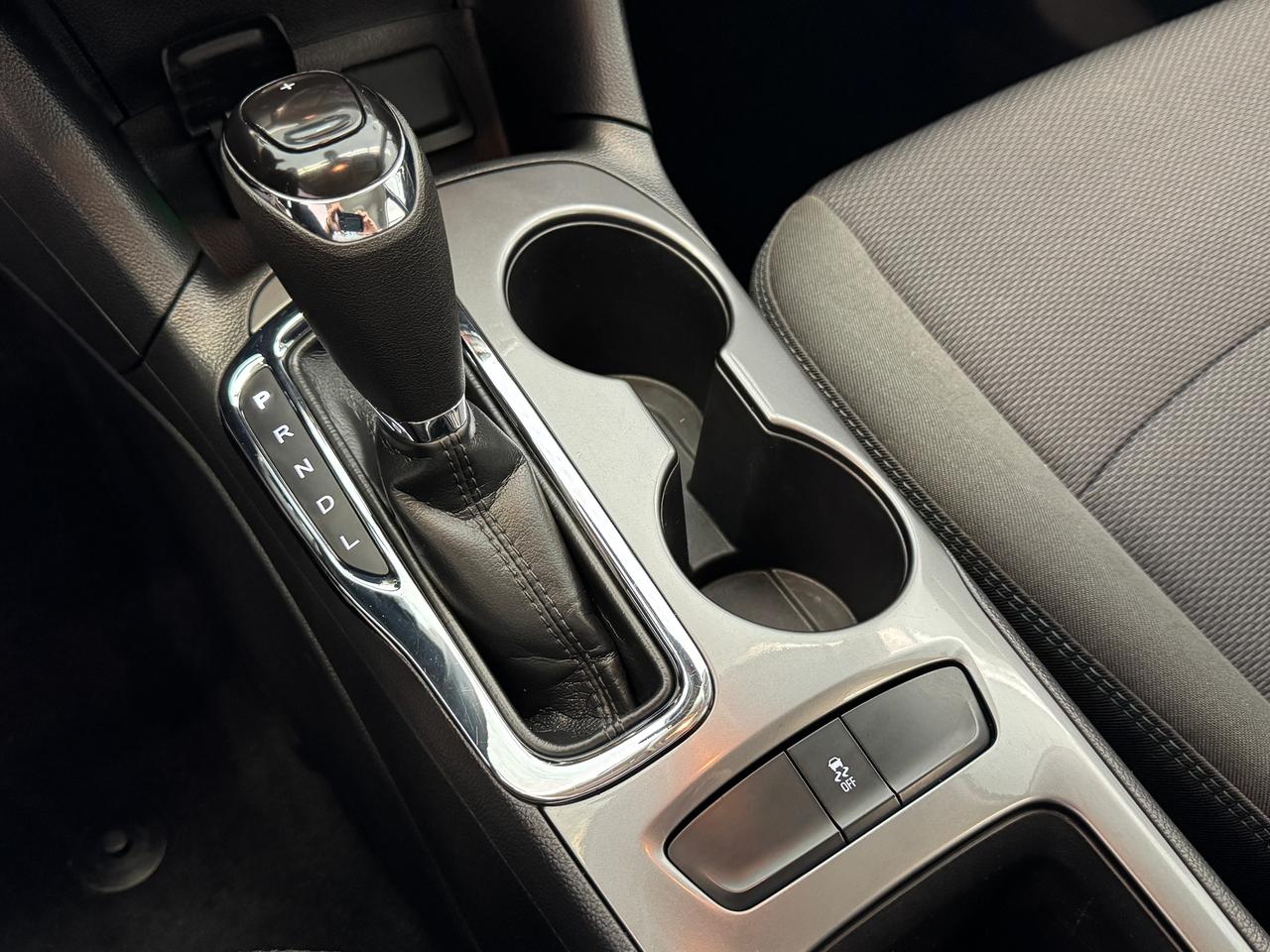 2017 Chevrolet Cruze LT+Camera+ApplePlay+CLEAN CARFAX Photo