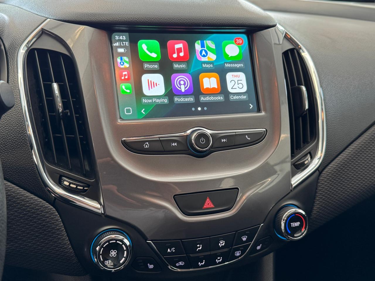 2017 Chevrolet Cruze LT+Camera+ApplePlay+CLEAN CARFAX Photo13