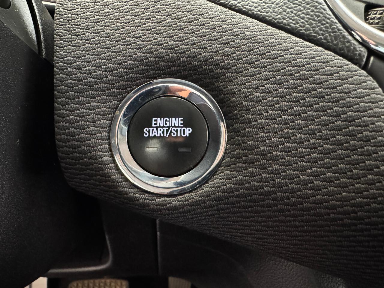 2017 Chevrolet Cruze LT+Camera+ApplePlay+CLEAN CARFAX Photo