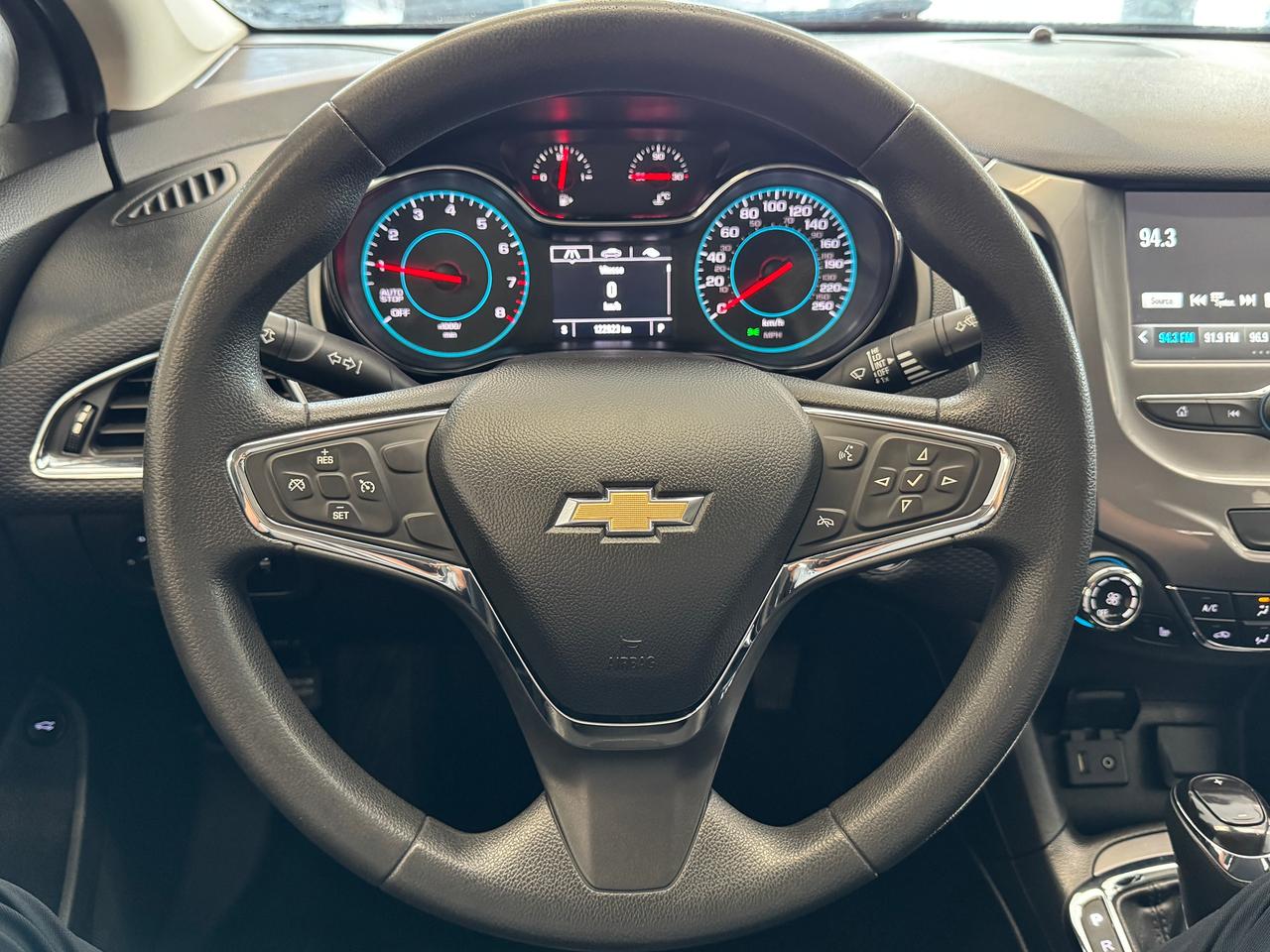 2017 Chevrolet Cruze LT+Camera+ApplePlay+CLEAN CARFAX Photo