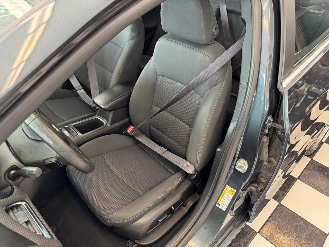 2017 Chevrolet Cruze LT+Camera+ApplePlay+CLEAN CARFAX Photo