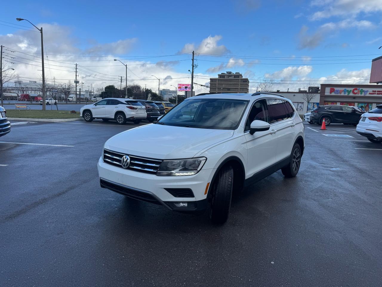 2018 Volkswagen Tiguan COMFORTLINE AWD LEATHER PAN/ROOF B/SPOT CAMERA Photo2