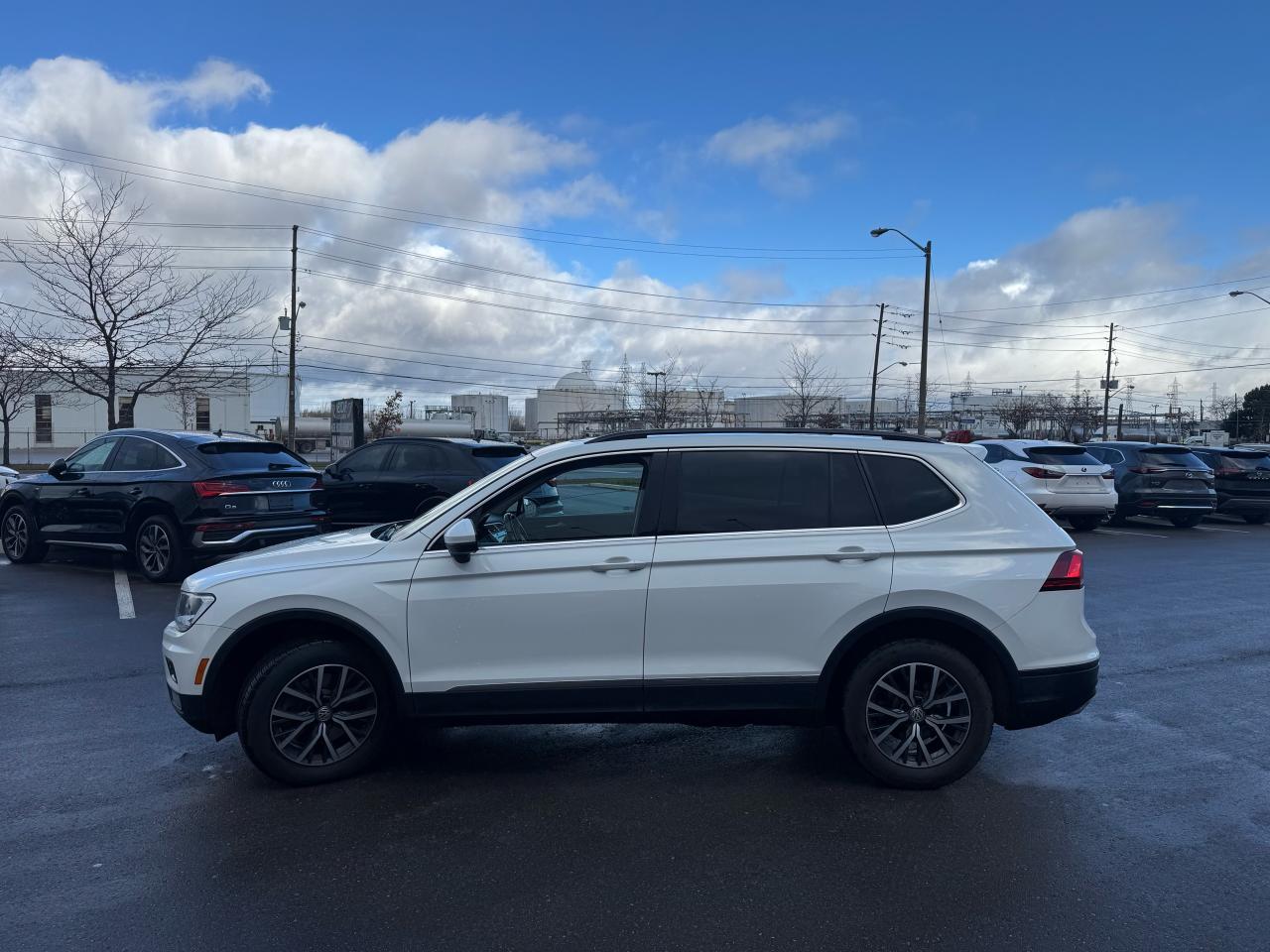 2018 Volkswagen Tiguan COMFORTLINE AWD LEATHER PAN/ROOF B/SPOT CAMERA Photo3