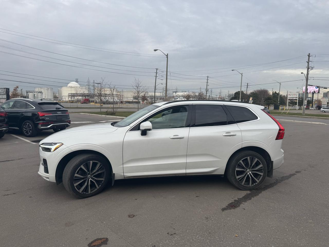 2022 Volvo XC60 MOMENTUM B6 AWD LEATHER PAN/ROOF NAV CAMERA Photo3