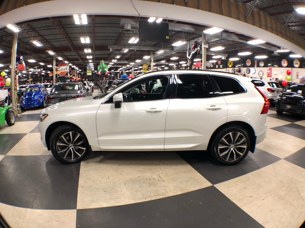 2022 Volvo XC60 MOMENTUM B6 AWD LEATHER PAN/ROOF NAV CAMERA Photo3