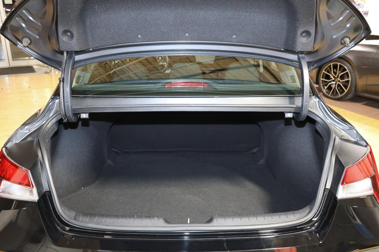 2025 Hyundai Elantra - ONE OWNER|SUNROOF|NAVI|CAMERA|BLINDSPOT Photo