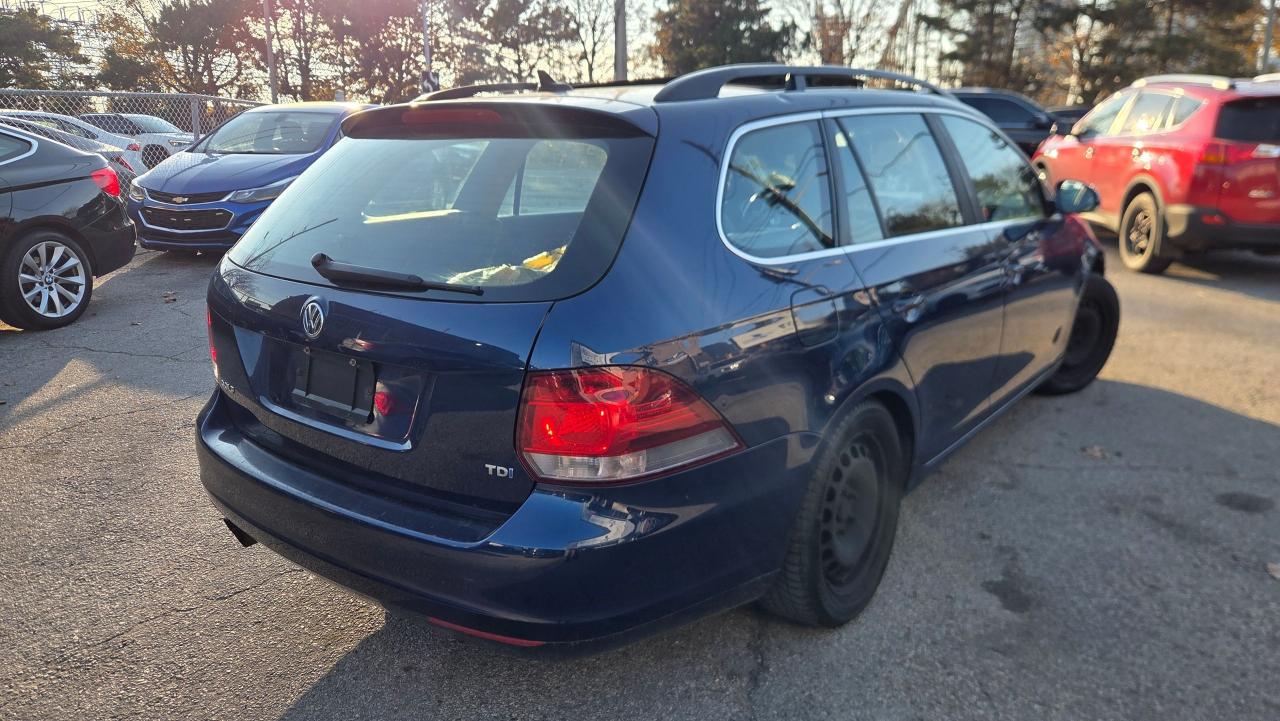 2013 Volkswagen Golf Wagon TDI Highline w/Navi/Winter tires/rims - Photo #3