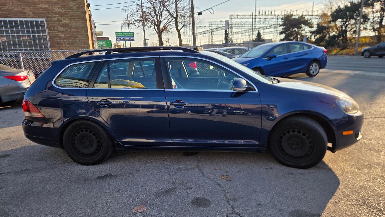 2013 Volkswagen Golf Wagon TDI Highline w/Navi/Winter tires/rims - Photo #4