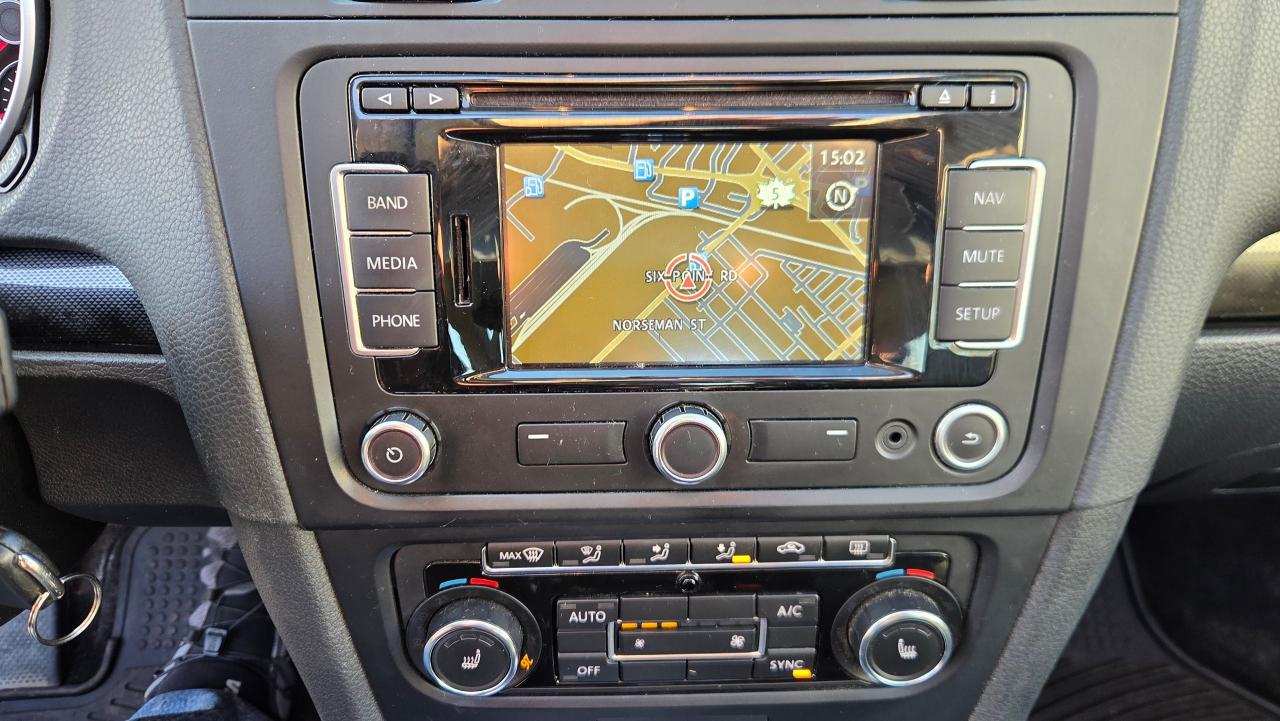 2013 Volkswagen Golf Wagon TDI Highline w/Navi/Winter tires/rims - Photo #14