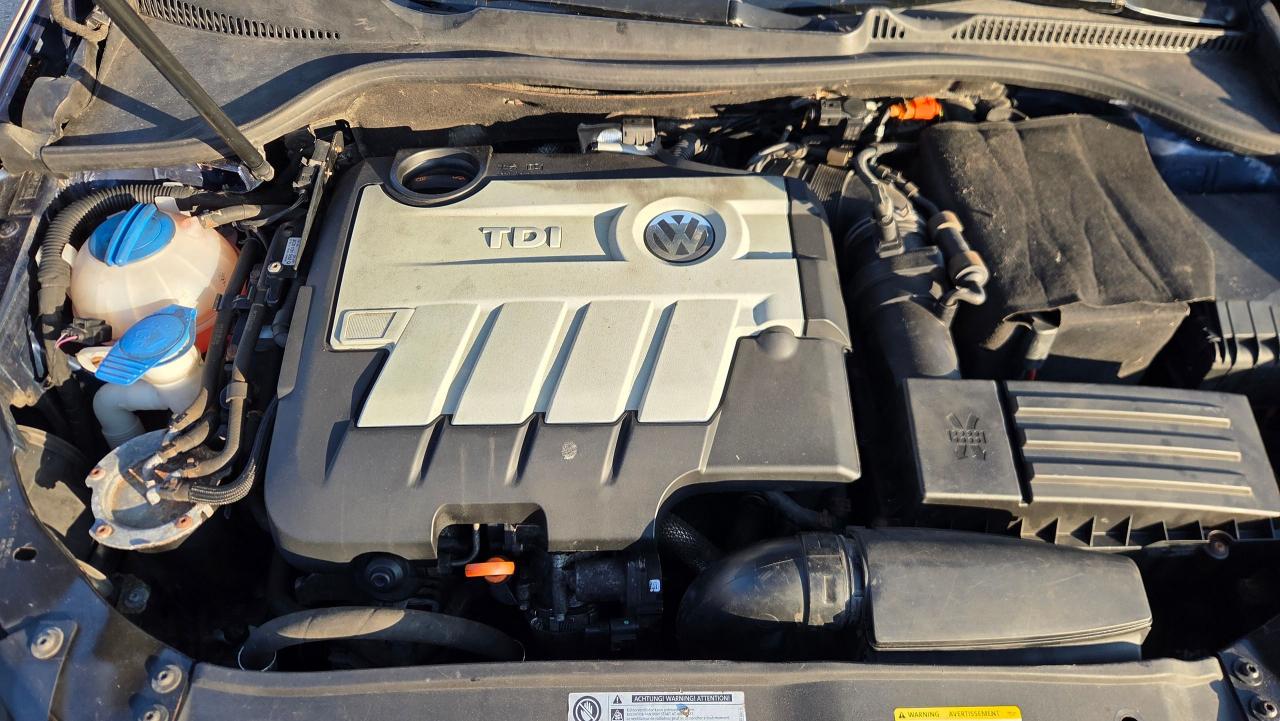 2013 Volkswagen Golf Wagon TDI Highline w/Navi/Winter tires/rims - Photo #17