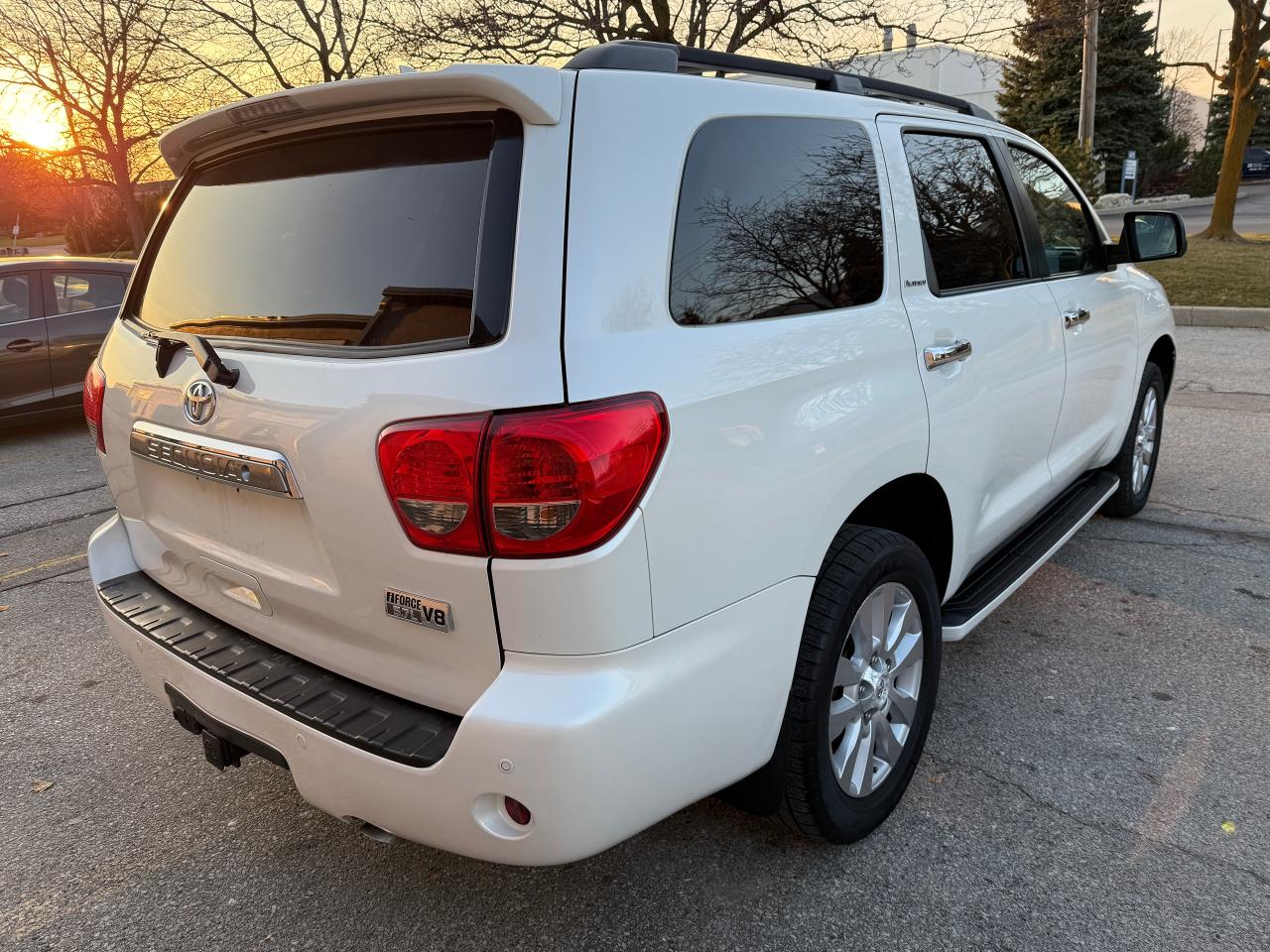 2013 Toyota Sequoia 5.7L 4WD PLATINUM,MINT,NO ACCIDENTS.CERTIFIED ! Photo4