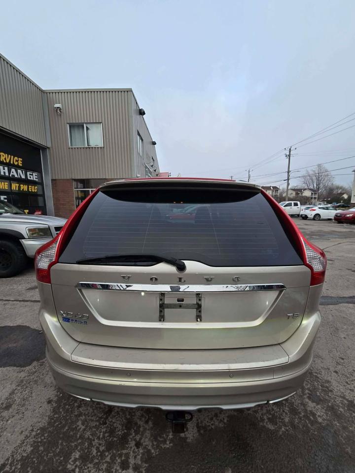 2017 Volvo XC60 T5 Drive-E - Photo #5