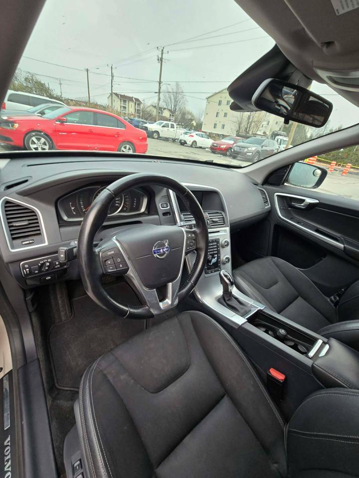 2017 Volvo XC60 T5 Drive-E - Photo #6