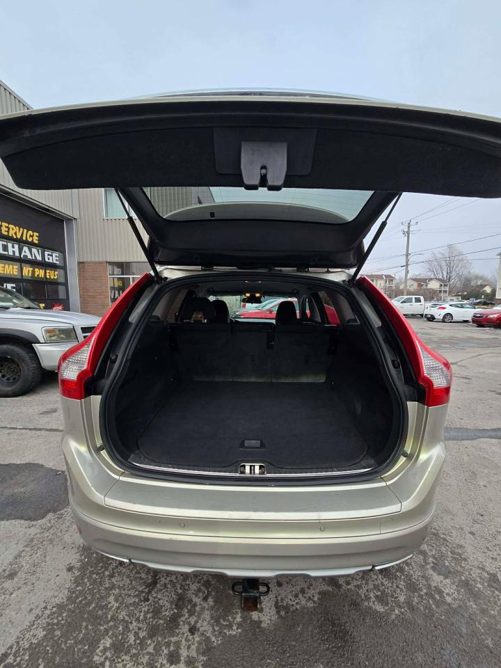 2017 Volvo XC60 T5 Drive-E - Photo #9