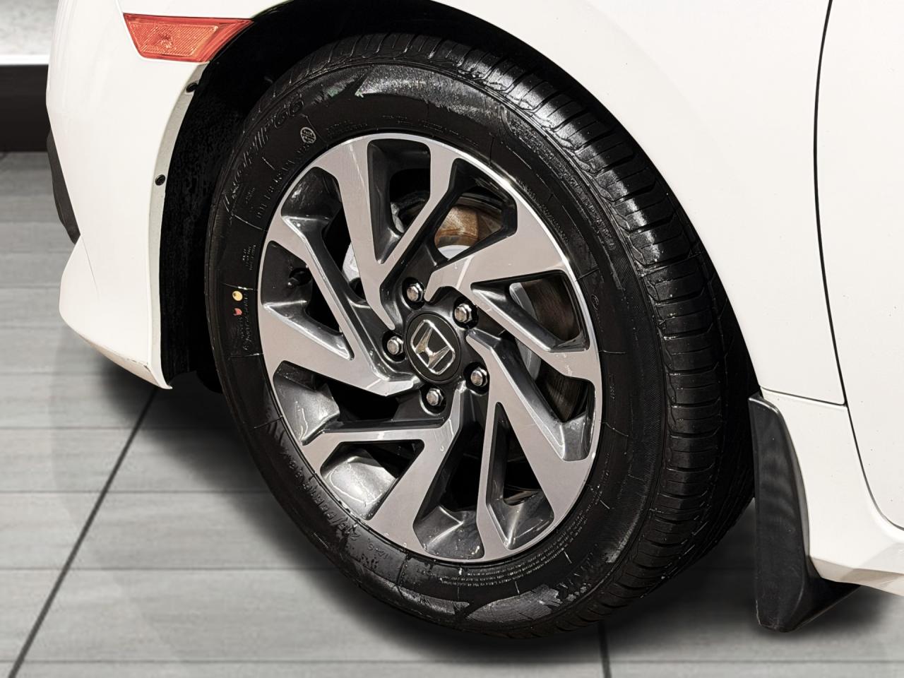 2018 Honda Civic EX+New Brakes+Roof+Adaptive Cruise+CLEAN CARFAX Photo49