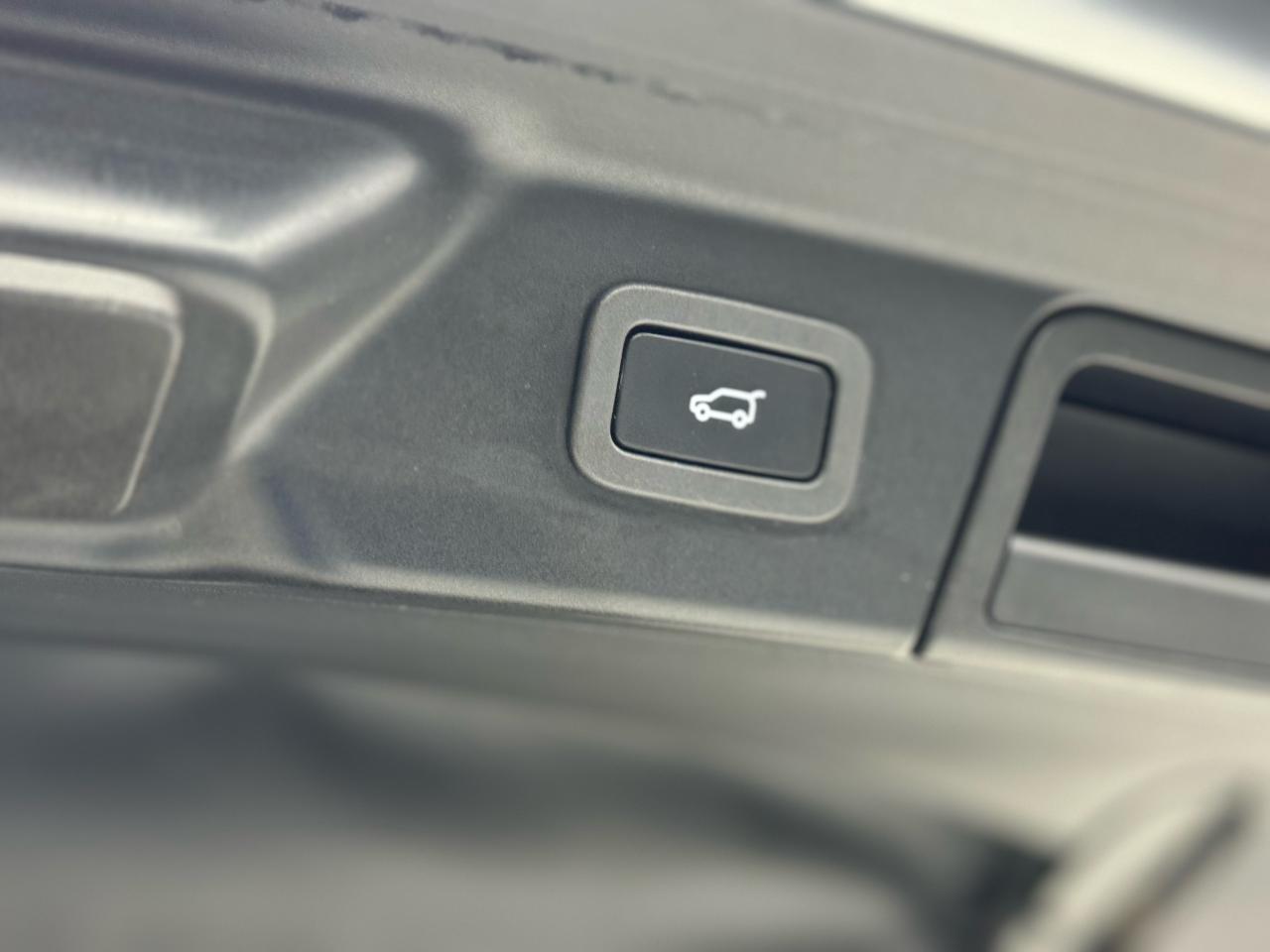 2018 Land Rover Range Rover Velar P180D|R-DYNAMIC|SE|NAV|BACKUP|LKA|COOLED SEATS| - Photo #32
