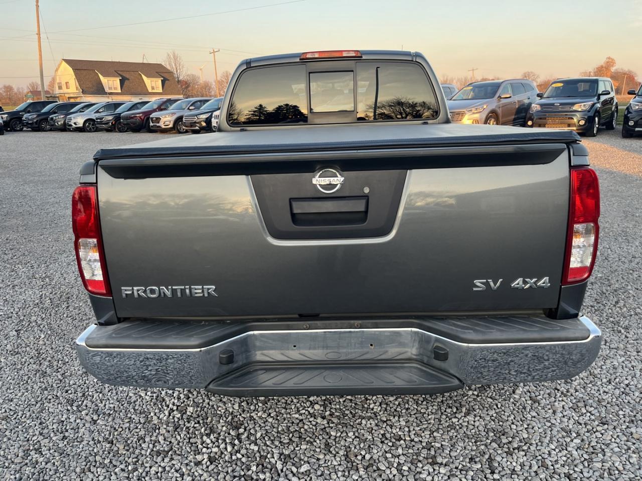 2017 Nissan Frontier SL Photo3